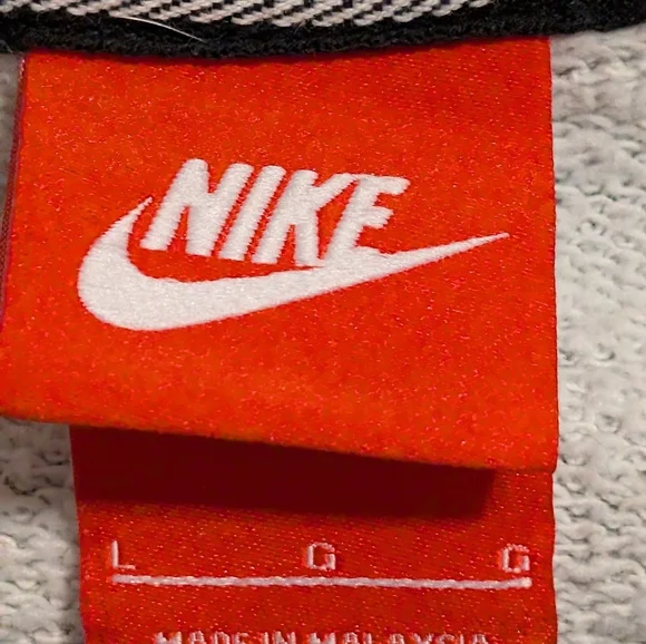 Nike Womens Dark Gray Camo Sweatshirt ... Excellent Condition, Used 1x - Picture 2 of 3